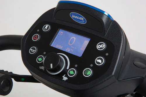 Das neue E-Mobil Spitzbergender in rot der Firma aktiv Deutschland abgebildet von hinten.