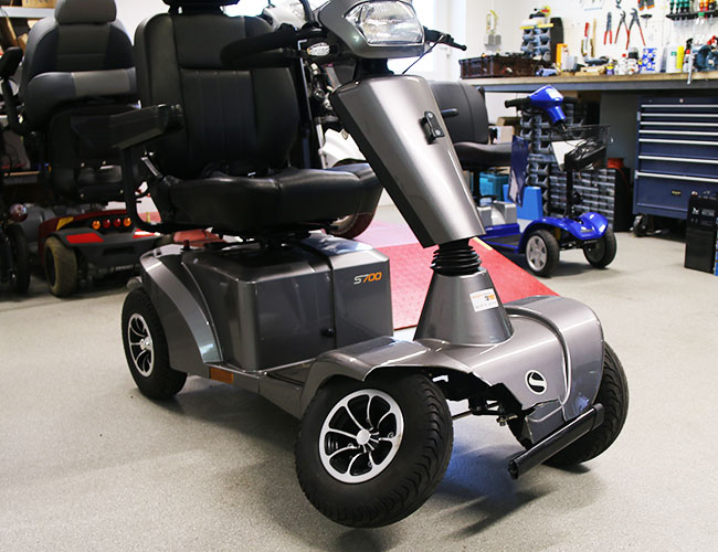 Kaputtes E-Mobil in der Werkstatt von Sorglos-Mobile
